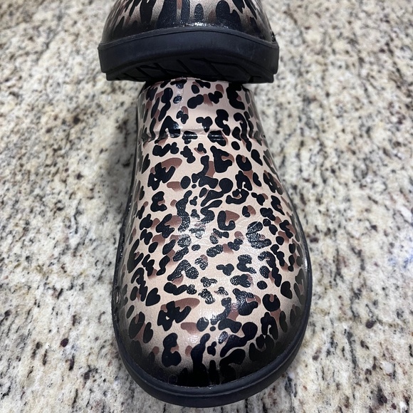 OOFOS Leopard Clogs Black Brown Recovery Comfort Shoes Slip On Women's 9 - Picture 5 of 6